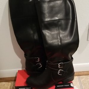 Arizona memory foam boots size 6